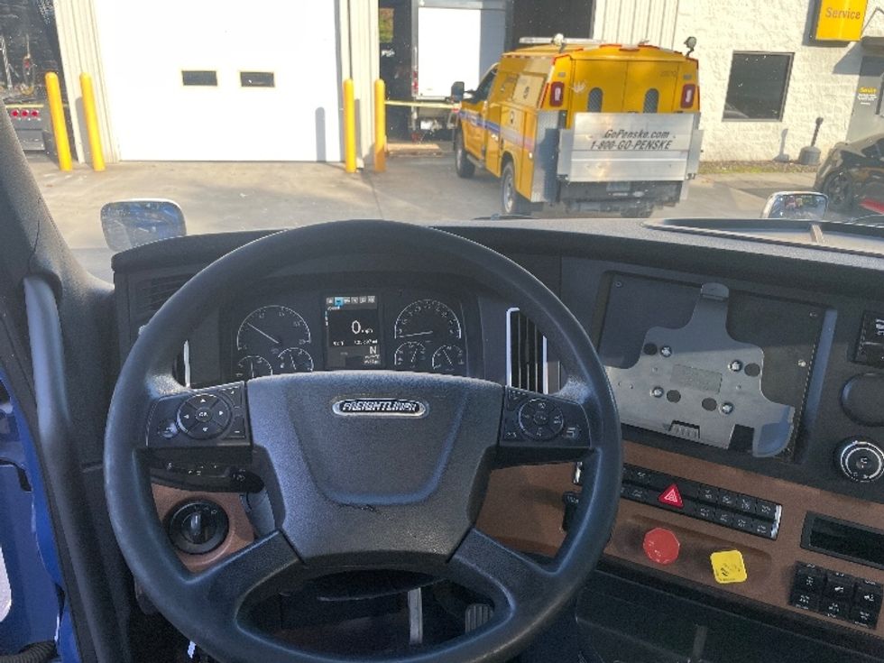 Day Cab Tractor-Heavy Duty Tractors-Freightliner-2019-T12664ST-Statesville-NC-333,841\n\t\tmiles-$ 49,250 - Image 11