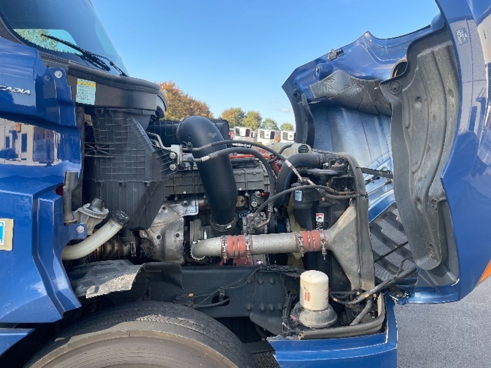 Day Cab Tractor-Heavy Duty Tractors-Freightliner-2019-T12664ST-Statesville-NC-333,841\n\t\tmiles-$ 49,250 - Image 15