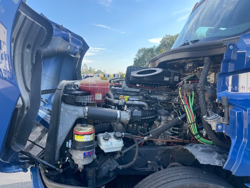 Day Cab Tractor-Heavy Duty Tractors-Freightliner-2019-T12664ST-Statesville-NC-333,841\n\t\tmiles-$ 49,250 - Image 16