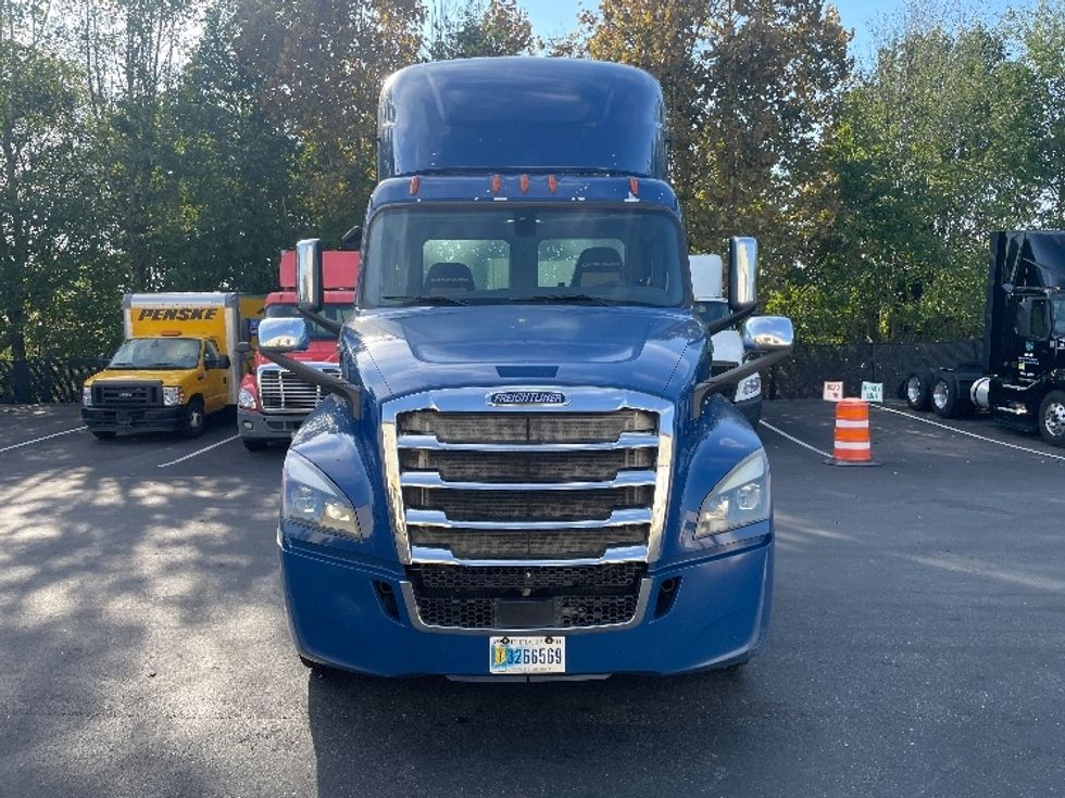 Day Cab Tractor-Heavy Duty Tractors-Freightliner-2019-T12664ST-Statesville-NC-333,841\n\t\tmiles-$ 49,250 - Image 2