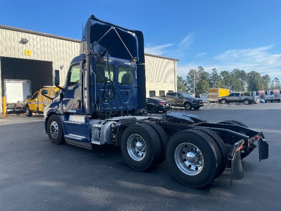 Day Cab Tractor-Heavy Duty Tractors-Freightliner-2019-T12664ST-Statesville-NC-333,841\n\t\tmiles-$ 49,250 - Image 5