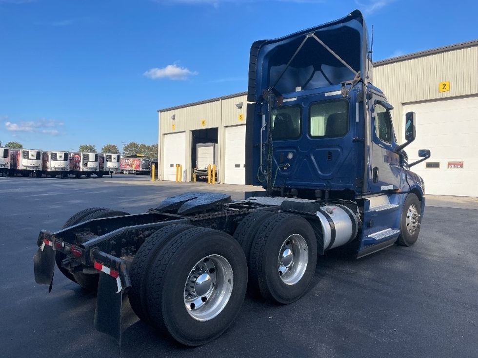 Day Cab Tractor-Heavy Duty Tractors-Freightliner-2019-T12664ST-Statesville-NC-333,841\n\t\tmiles-$ 49,250 - Image 7