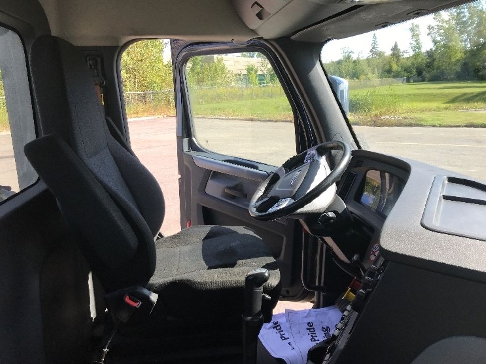 Day Cab Tractor-Heavy Duty Tractors-Freightliner-2019-T12664ST-Ste-Foy-PQ-238,609\n\t\tkm-$ 74,000 - Image 14