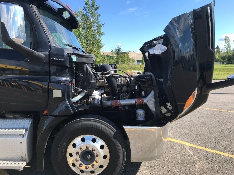 Day Cab Tractor-Heavy Duty Tractors-Freightliner-2019-T12664ST-Ste-Foy-PQ-238,609\n\t\tkm-$ 74,000 - Image 15