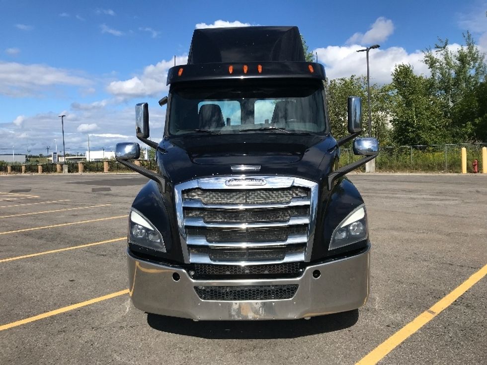 Day Cab Tractor-Heavy Duty Tractors-Freightliner-2019-T12664ST-Ste-Foy-PQ-238,609\n\t\tkm-$ 74,000 - Image 2