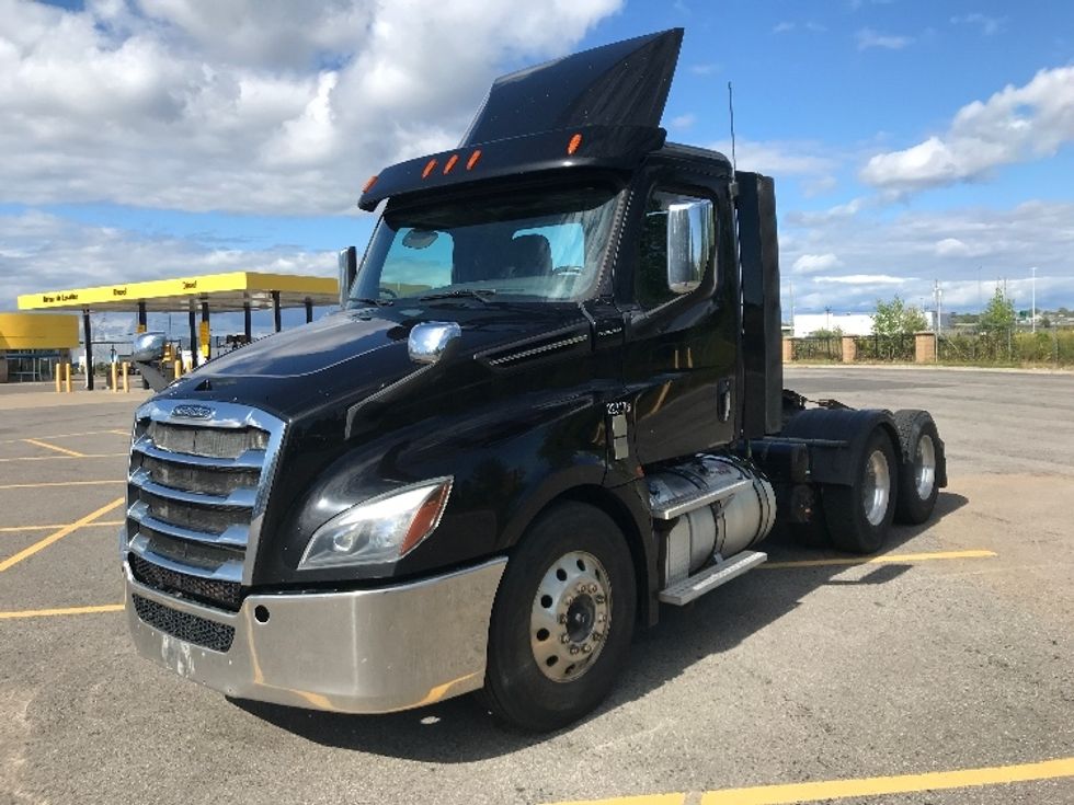 Day Cab Tractor-Heavy Duty Tractors-Freightliner-2019-T12664ST-Ste-Foy-PQ-238,609\n\t\tkm-$ 74,000 - Image 3