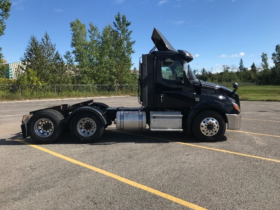 Day Cab Tractor-Heavy Duty Tractors-Freightliner-2019-T12664ST-Ste-Foy-PQ-238,609\n\t\tkm-$ 74,000 - Image 8