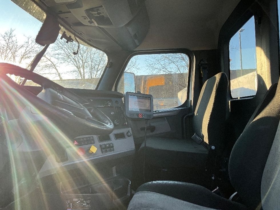Day Cab Tractor-Heavy Duty Tractors-Freightliner-2019-T12664ST-Sterling-VA-560,205\n\t\tmiles-$ 37,500 - Image 10