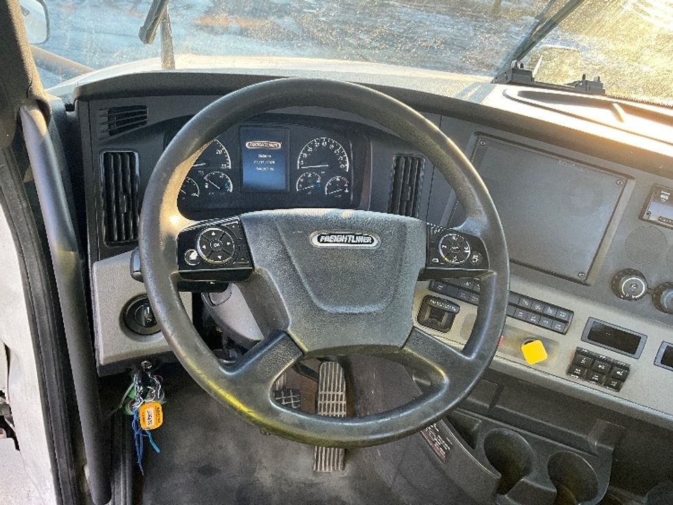 Day Cab Tractor-Heavy Duty Tractors-Freightliner-2019-T12664ST-Sterling-VA-560,205\n\t\tmiles-$ 37,500 - Image 11
