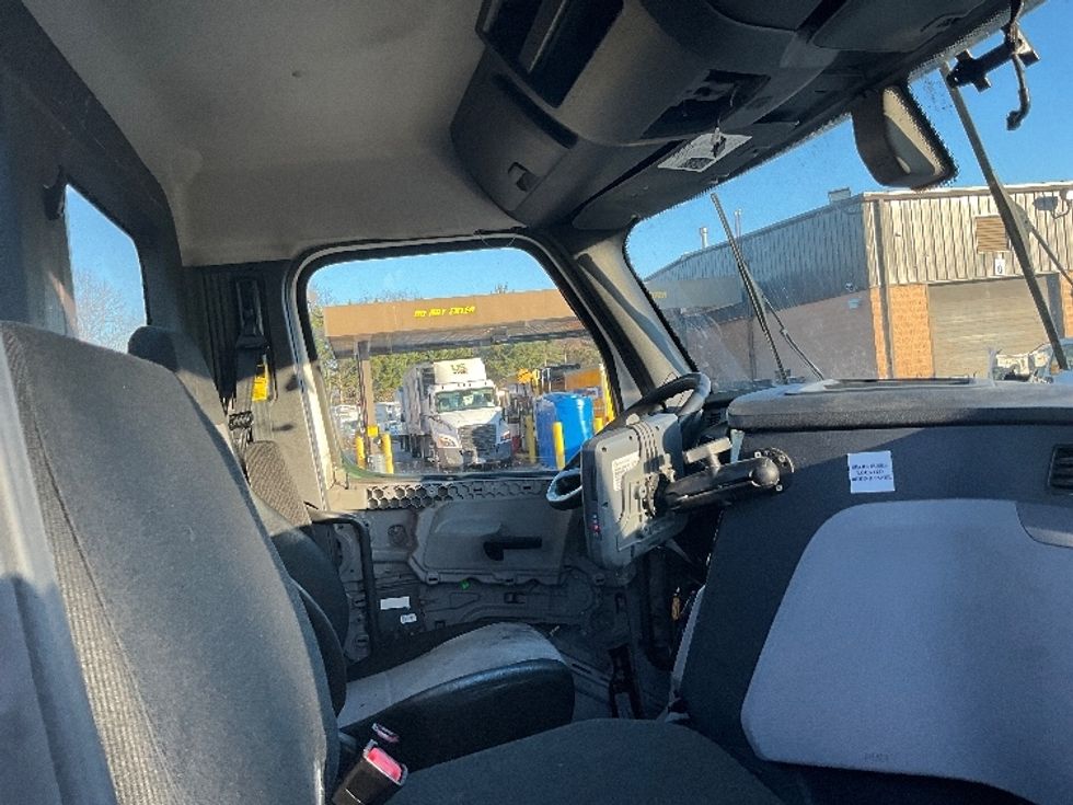 Day Cab Tractor-Heavy Duty Tractors-Freightliner-2019-T12664ST-Sterling-VA-560,205\n\t\tmiles-$ 37,500 - Image 14