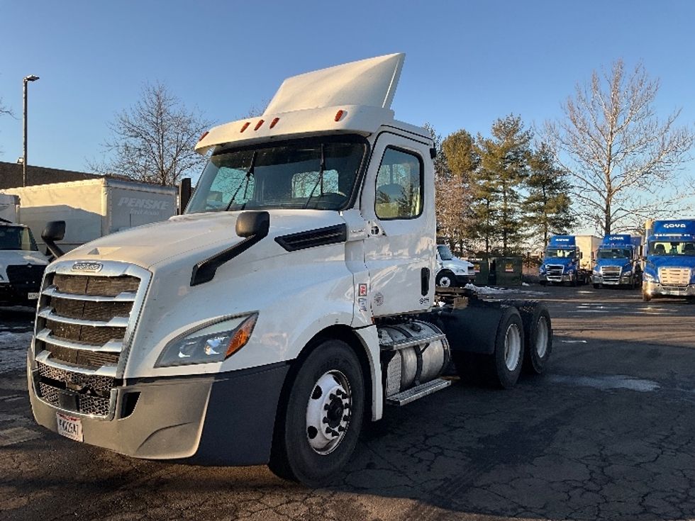 Day Cab Tractor-Heavy Duty Tractors-Freightliner-2019-T12664ST-Sterling-VA-560,205\n\t\tmiles-$ 37,500 - Image 3