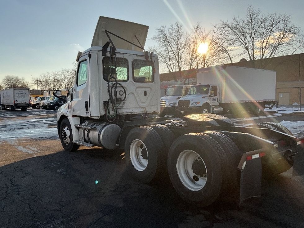 Day Cab Tractor-Heavy Duty Tractors-Freightliner-2019-T12664ST-Sterling-VA-560,205\n\t\tmiles-$ 37,500 - Image 5