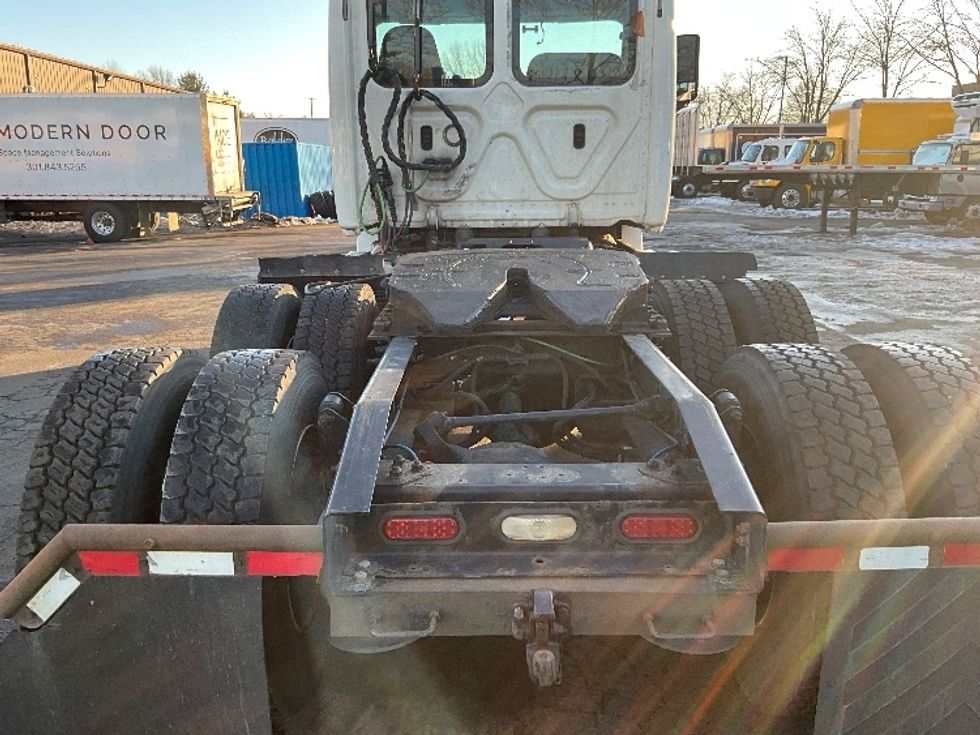 Day Cab Tractor-Heavy Duty Tractors-Freightliner-2019-T12664ST-Sterling-VA-560,205\n\t\tmiles-$ 37,500 - Image 6