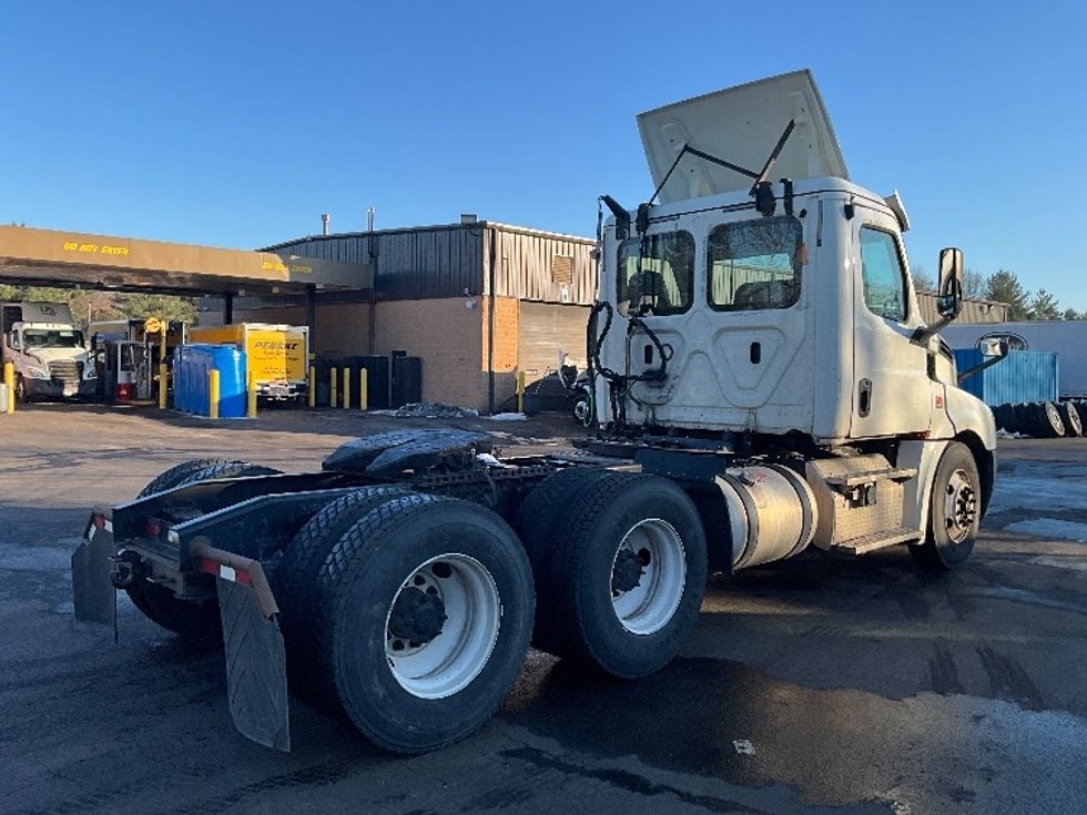 Day Cab Tractor-Heavy Duty Tractors-Freightliner-2019-T12664ST-Sterling-VA-560,205\n\t\tmiles-$ 37,500 - Image 7
