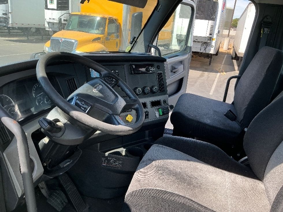 Day Cab Tractor-Heavy Duty Tractors-Freightliner-2019-T12664ST-Stockton-CA-372,323\n\t\tmiles-$ 49,500 - Image 10