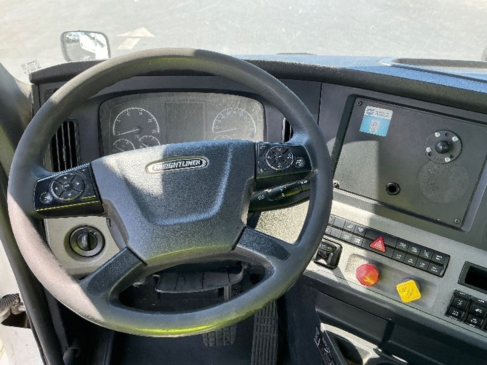 Day Cab Tractor-Heavy Duty Tractors-Freightliner-2019-T12664ST-Stockton-CA-372,323\n\t\tmiles-$ 49,500 - Image 11