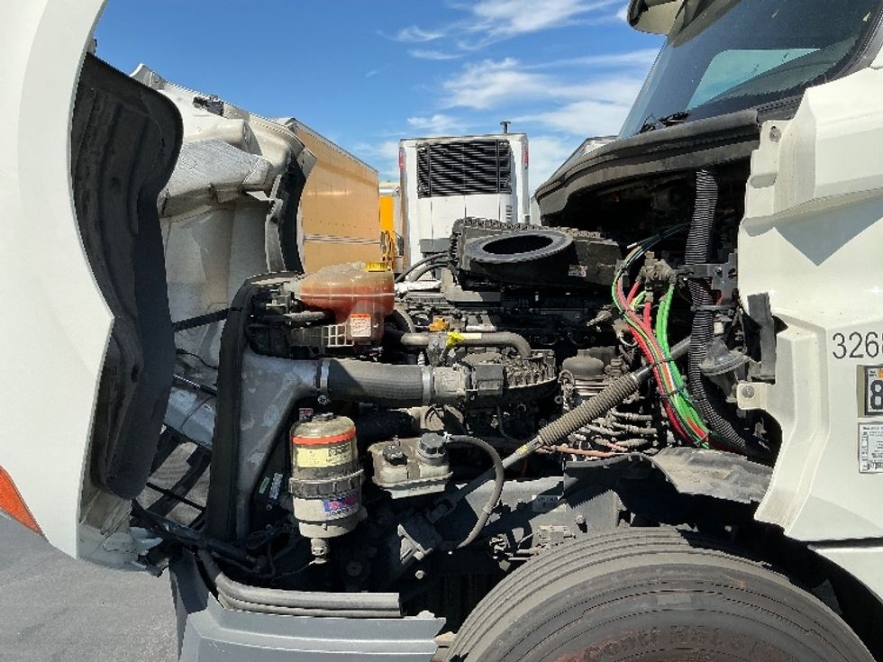 Day Cab Tractor-Heavy Duty Tractors-Freightliner-2019-T12664ST-Stockton-CA-372,323\n\t\tmiles-$ 49,500 - Image 16