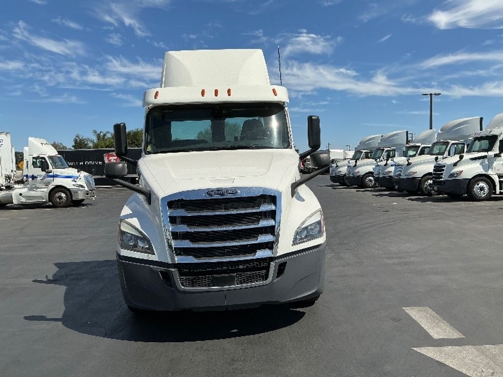 Day Cab Tractor-Heavy Duty Tractors-Freightliner-2019-T12664ST-Stockton-CA-372,323\n\t\tmiles-$ 49,500 - Image 2
