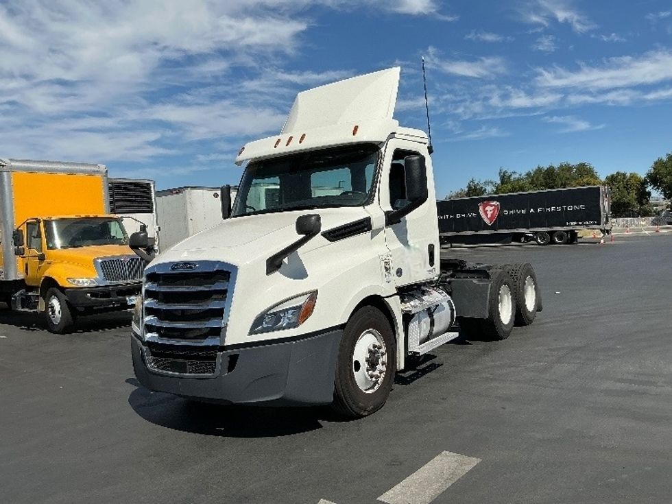 Day Cab Tractor-Heavy Duty Tractors-Freightliner-2019-T12664ST-Stockton-CA-372,323\n\t\tmiles-$ 49,500 - Image 3