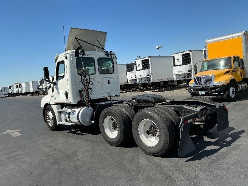 Day Cab Tractor-Heavy Duty Tractors-Freightliner-2019-T12664ST-Stockton-CA-372,323\n\t\tmiles-$ 49,500 - Image 5