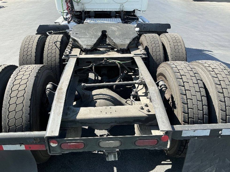 Day Cab Tractor-Heavy Duty Tractors-Freightliner-2019-T12664ST-Stockton-CA-372,323\n\t\tmiles-$ 49,500 - Image 6