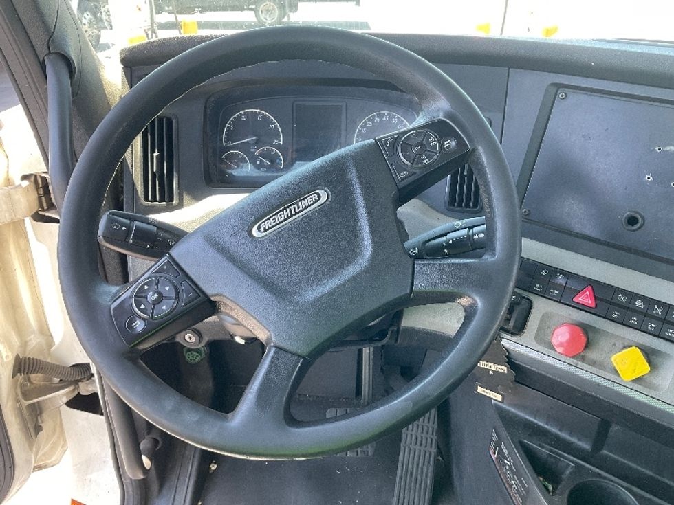 Day Cab Tractor-Heavy Duty Tractors-Freightliner-2019-T12664ST-Stockton-CA-445,428\n\t\tmiles-$ 45,500 - Image 11