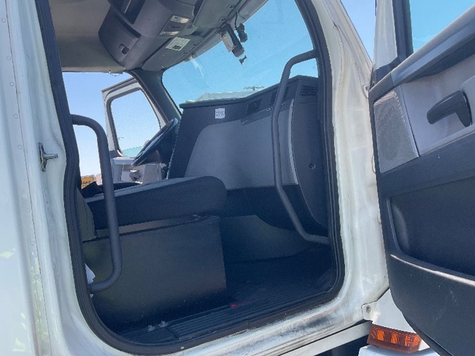 Day Cab Tractor-Heavy Duty Tractors-Freightliner-2019-T12664ST-Stockton-CA-445,428\n\t\tmiles-$ 45,500 - Image 12