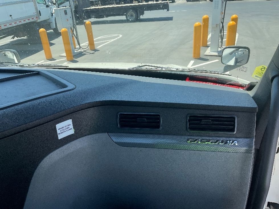 Day Cab Tractor-Heavy Duty Tractors-Freightliner-2019-T12664ST-Stockton-CA-445,428\n\t\tmiles-$ 45,500 - Image 13