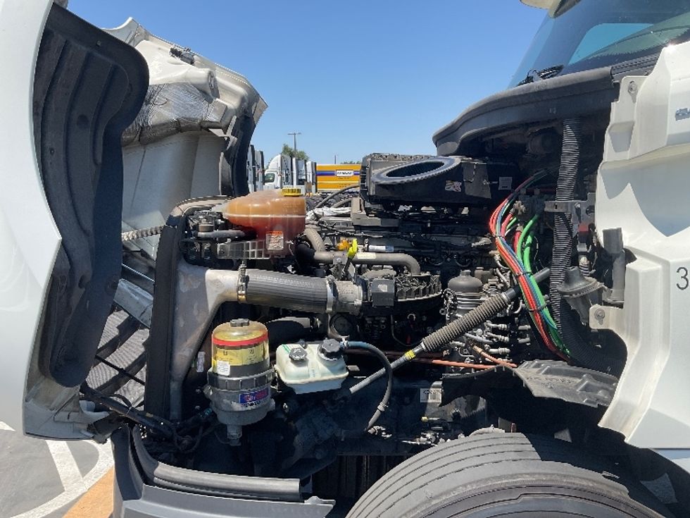 Day Cab Tractor-Heavy Duty Tractors-Freightliner-2019-T12664ST-Stockton-CA-445,428\n\t\tmiles-$ 45,500 - Image 16