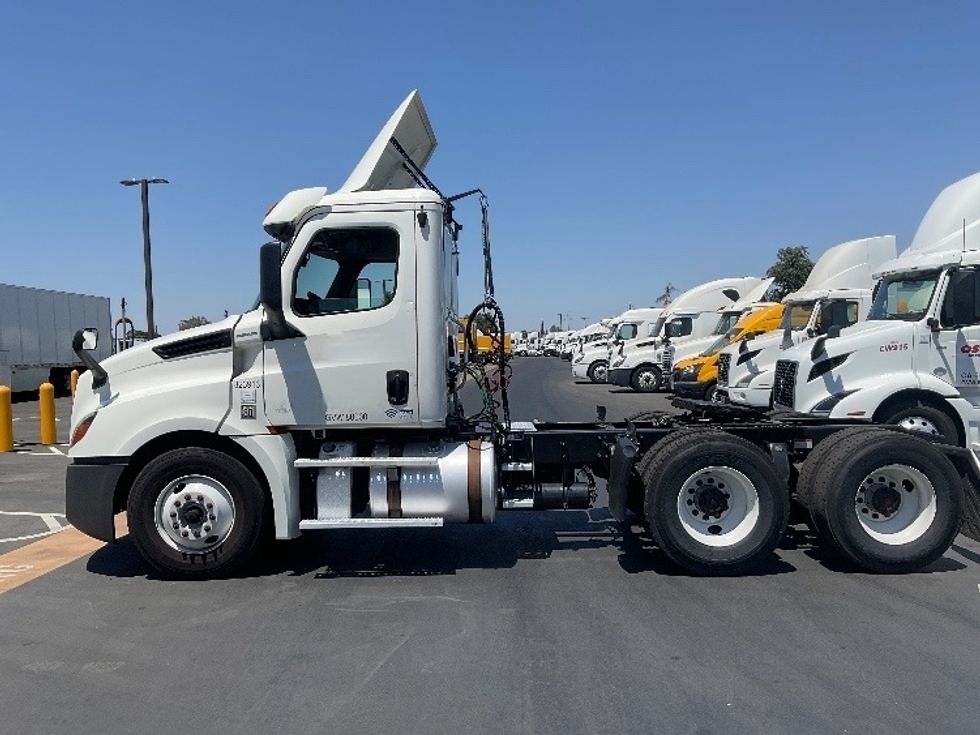 Day Cab Tractor-Heavy Duty Tractors-Freightliner-2019-T12664ST-Stockton-CA-445,428\n\t\tmiles-$ 45,500 - Image 4