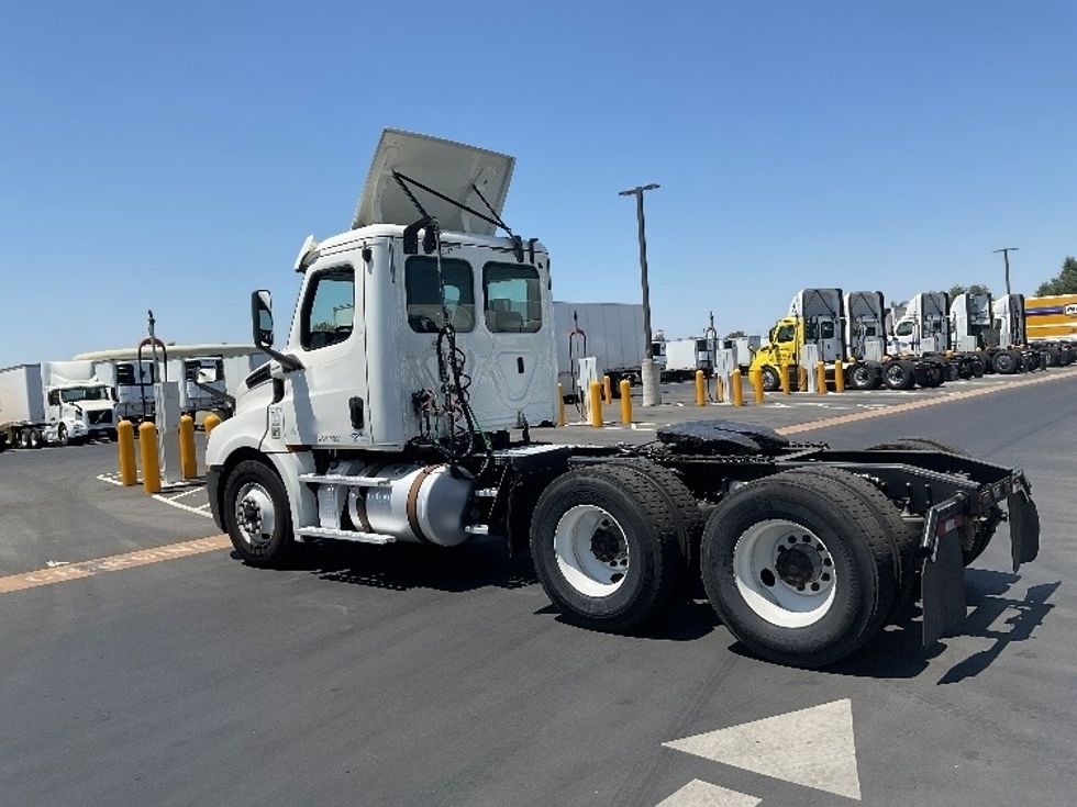 Day Cab Tractor-Heavy Duty Tractors-Freightliner-2019-T12664ST-Stockton-CA-445,428\n\t\tmiles-$ 45,500 - Image 5