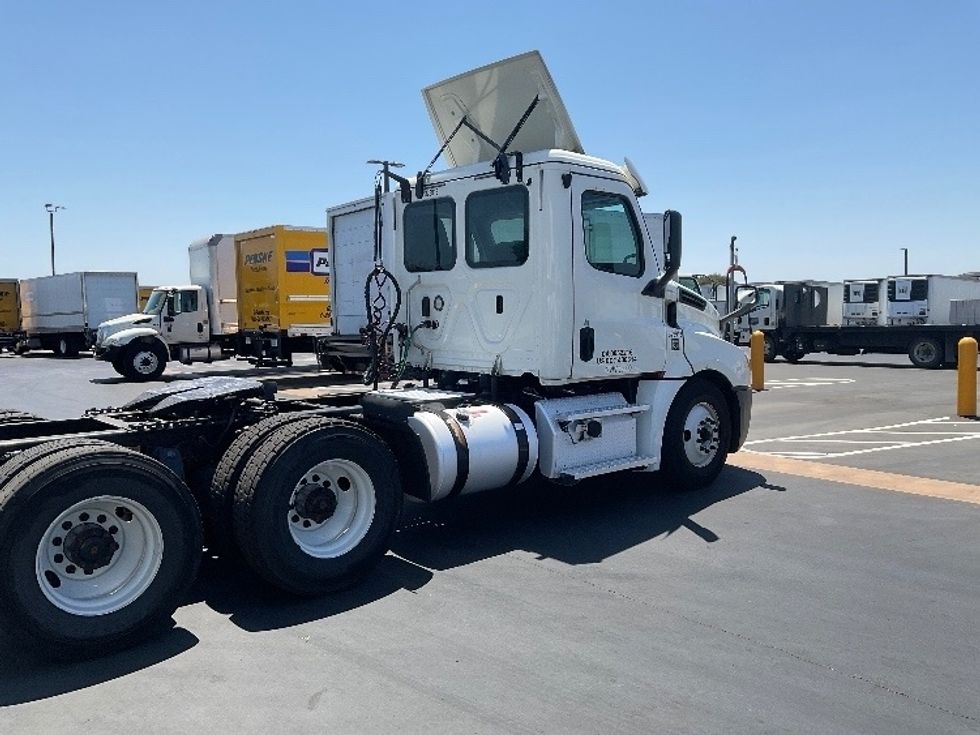 Day Cab Tractor-Heavy Duty Tractors-Freightliner-2019-T12664ST-Stockton-CA-445,428\n\t\tmiles-$ 45,500 - Image 7
