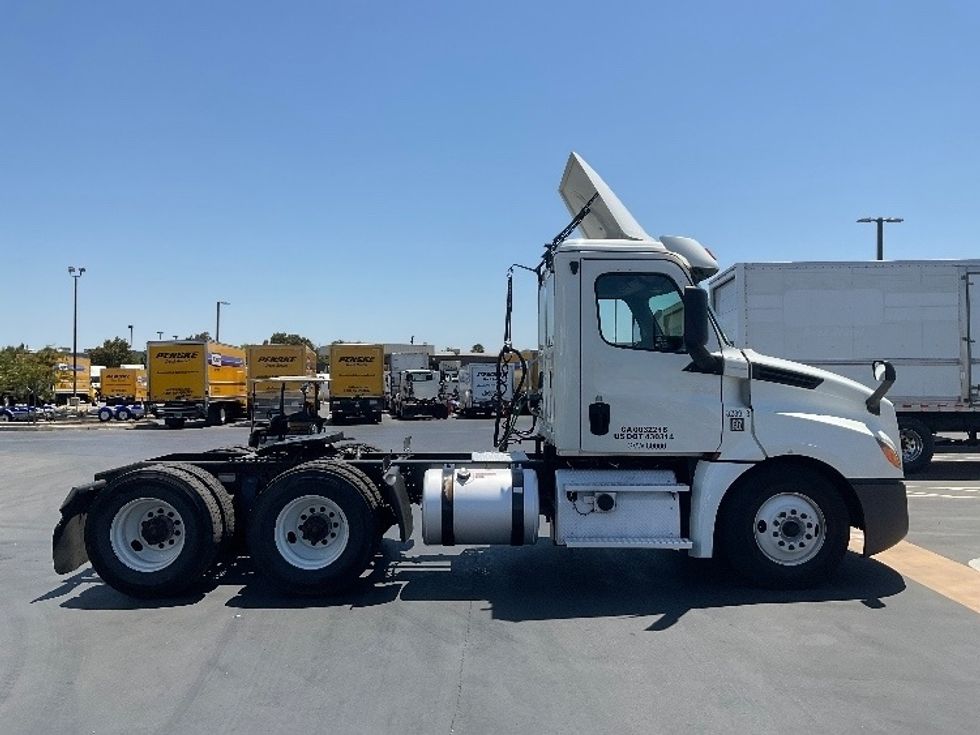 Day Cab Tractor-Heavy Duty Tractors-Freightliner-2019-T12664ST-Stockton-CA-445,428\n\t\tmiles-$ 45,500 - Image 8