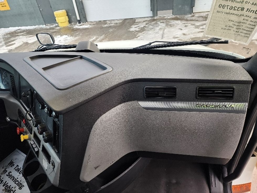 Day Cab Tractor-Heavy Duty Tractors-Freightliner-2019-T12664ST-Sturtevant-WI-371,212\n\t\tmiles-$ 43,250 - Image 13