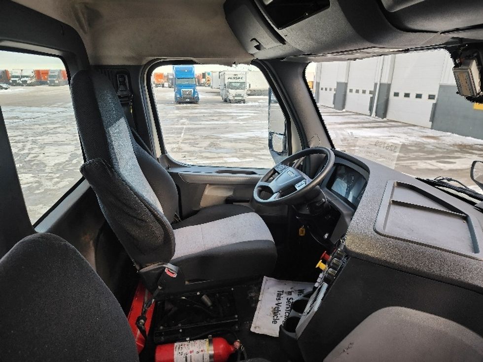 Day Cab Tractor-Heavy Duty Tractors-Freightliner-2019-T12664ST-Sturtevant-WI-371,212\n\t\tmiles-$ 43,250 - Image 14