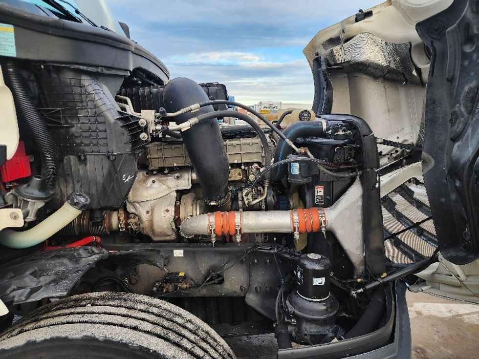 Day Cab Tractor-Heavy Duty Tractors-Freightliner-2019-T12664ST-Sturtevant-WI-371,212\n\t\tmiles-$ 43,250 - Image 15