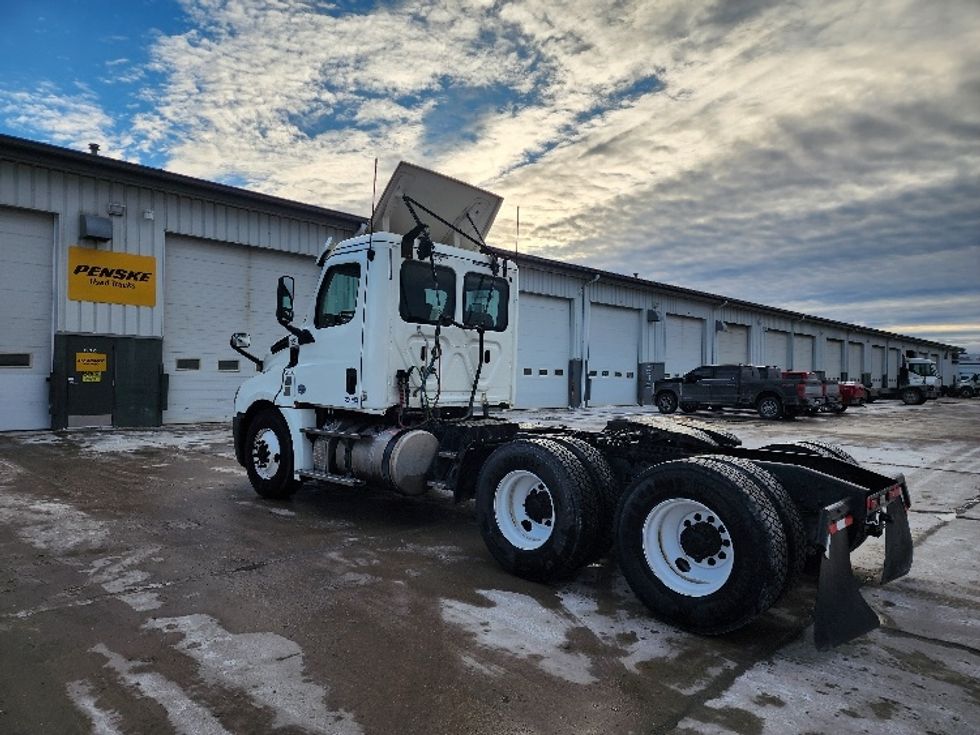 Day Cab Tractor-Heavy Duty Tractors-Freightliner-2019-T12664ST-Sturtevant-WI-371,212\n\t\tmiles-$ 43,250 - Image 5