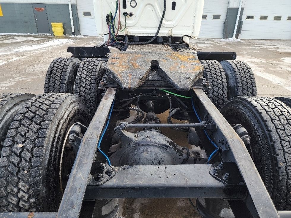 Day Cab Tractor-Heavy Duty Tractors-Freightliner-2019-T12664ST-Sturtevant-WI-371,212\n\t\tmiles-$ 43,250 - Image 6