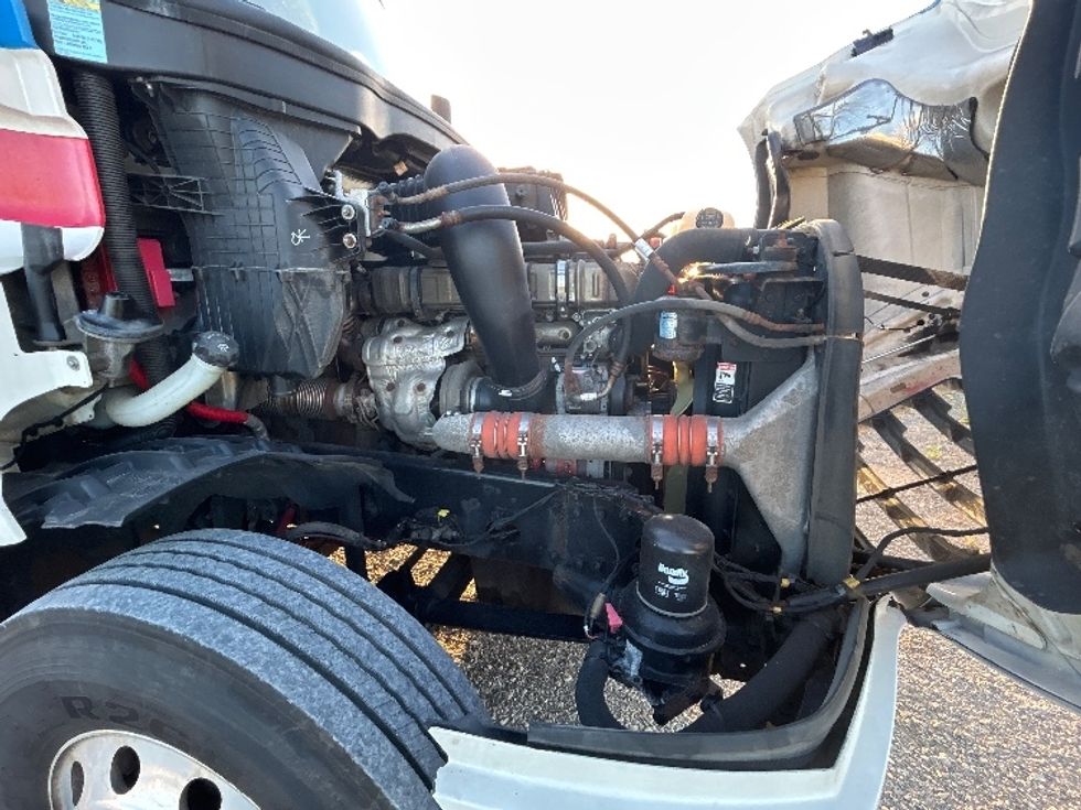 Day Cab Tractor-Heavy Duty Tractors-Freightliner-2019-T12664ST-Sturtevant-WI-479,678\n\t\tmiles-$ 43,250 - Image 15