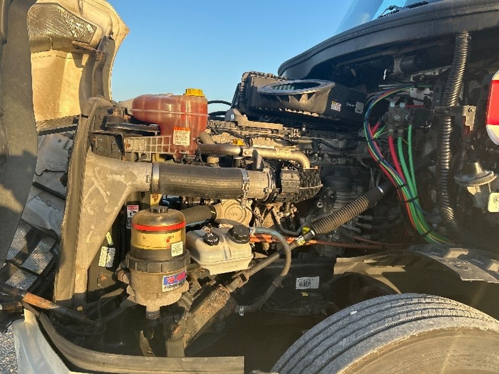 Day Cab Tractor-Heavy Duty Tractors-Freightliner-2019-T12664ST-Sturtevant-WI-479,678\n\t\tmiles-$ 43,250 - Image 16