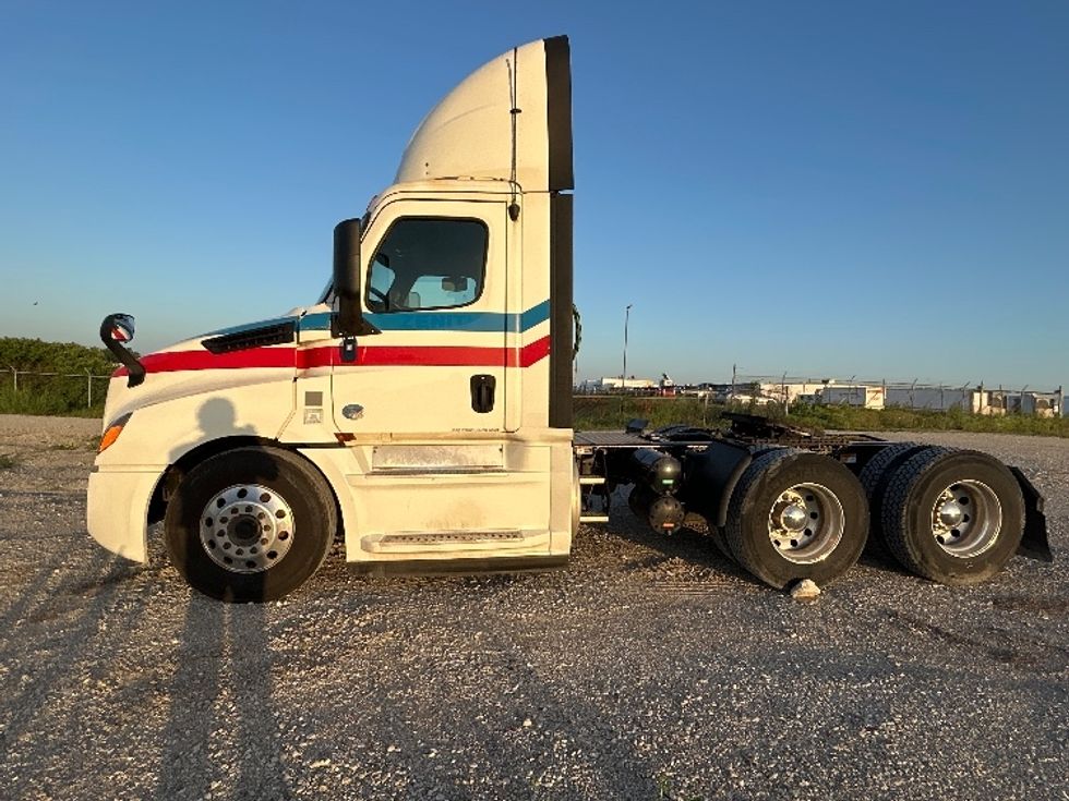 Day Cab Tractor-Heavy Duty Tractors-Freightliner-2019-T12664ST-Sturtevant-WI-479,678\n\t\tmiles-$ 43,250 - Image 4