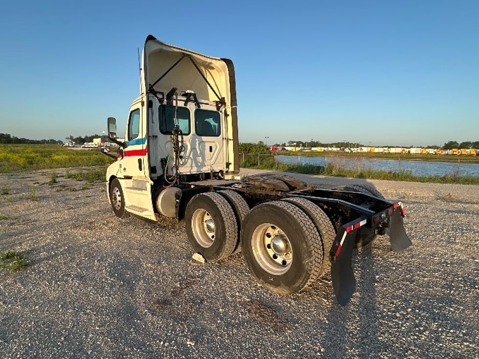 Day Cab Tractor-Heavy Duty Tractors-Freightliner-2019-T12664ST-Sturtevant-WI-479,678\n\t\tmiles-$ 43,250 - Image 5