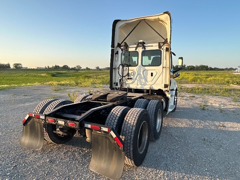 Day Cab Tractor-Heavy Duty Tractors-Freightliner-2019-T12664ST-Sturtevant-WI-479,678\n\t\tmiles-$ 43,250 - Image 7