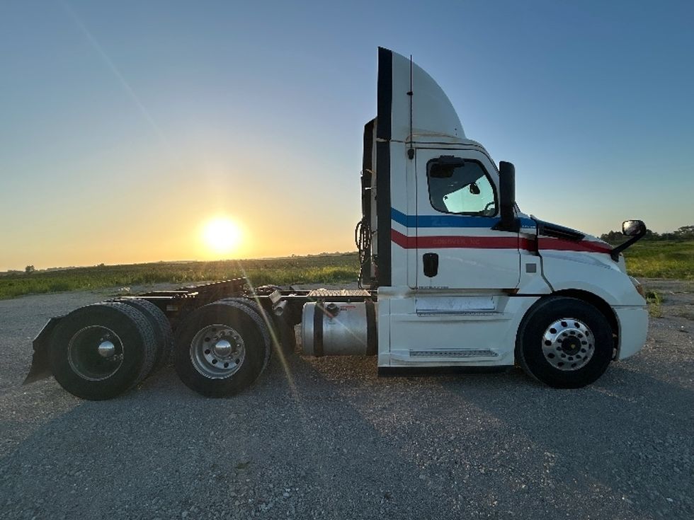 Day Cab Tractor-Heavy Duty Tractors-Freightliner-2019-T12664ST-Sturtevant-WI-479,678\n\t\tmiles-$ 43,250 - Image 8