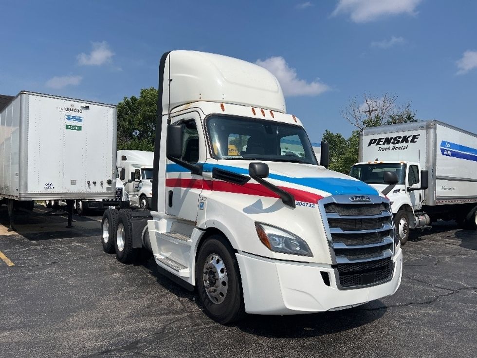 Day Cab Tractor-Heavy Duty Tractors-Freightliner-2019-T12664ST-Sturtevant-WI-545,968\n\t\tmiles-$ 38,000 - Image 1