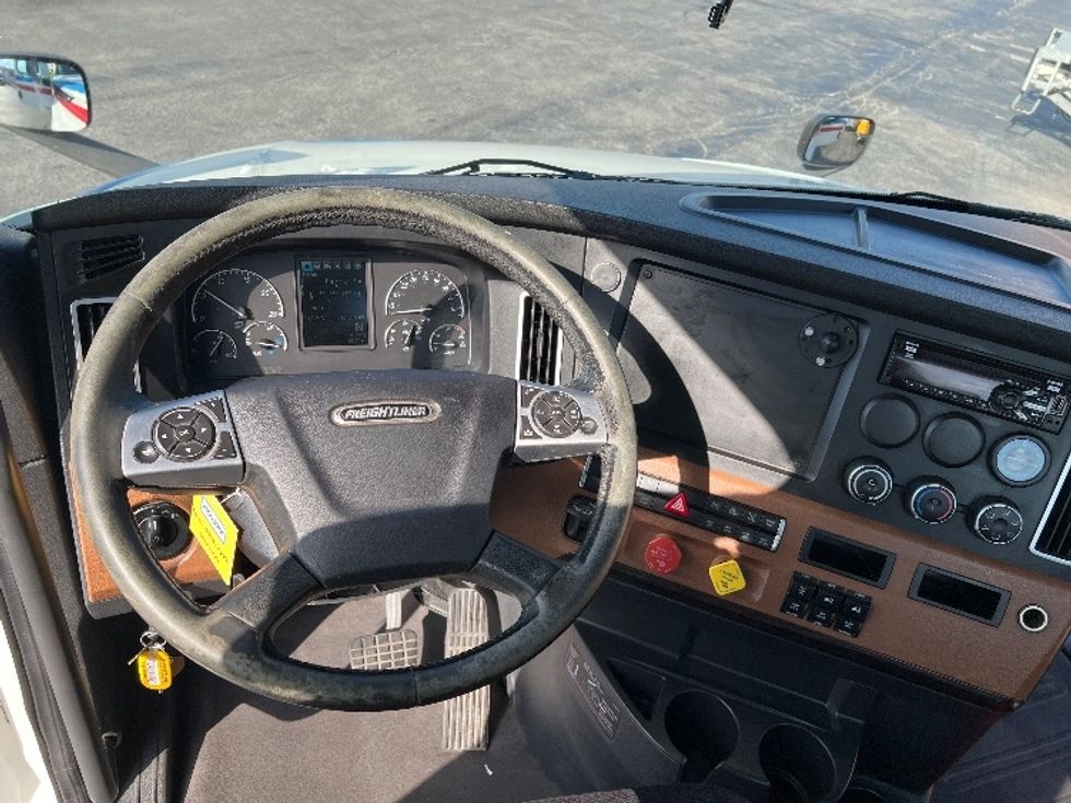 Day Cab Tractor-Heavy Duty Tractors-Freightliner-2019-T12664ST-Sturtevant-WI-545,968\n\t\tmiles-$ 38,000 - Image 11