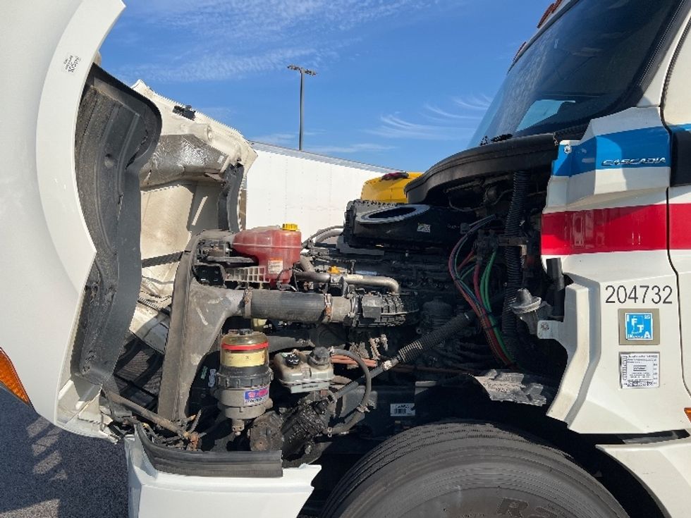 Day Cab Tractor-Heavy Duty Tractors-Freightliner-2019-T12664ST-Sturtevant-WI-545,968\n\t\tmiles-$ 38,000 - Image 16