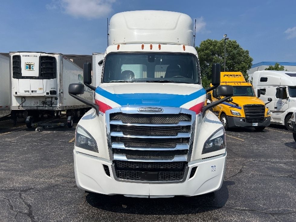 Day Cab Tractor-Heavy Duty Tractors-Freightliner-2019-T12664ST-Sturtevant-WI-545,968\n\t\tmiles-$ 38,000 - Image 2
