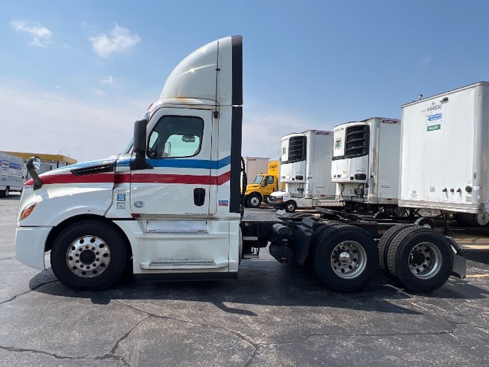 Day Cab Tractor-Heavy Duty Tractors-Freightliner-2019-T12664ST-Sturtevant-WI-545,968\n\t\tmiles-$ 38,000 - Image 4