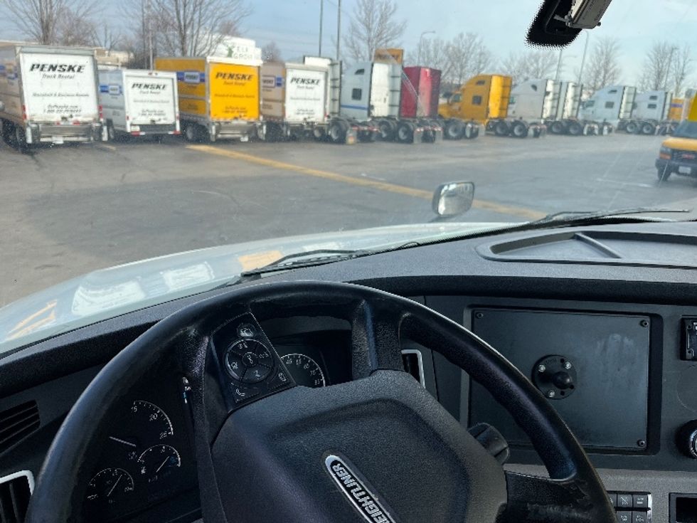 Day Cab Tractor-Heavy Duty Tractors-Freightliner-2019-T12664ST-Sturtevant-WI-577,937\n\t\tmiles-$ 39,000 - Image 11